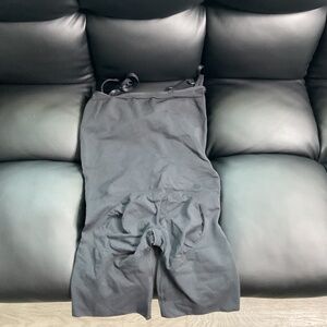 SKIMS Sculpting High Waist Strapless Mid-Thigh Shorts Black Shapewear Size XL